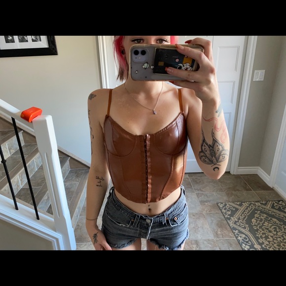 Faux Leather corset - Picture 3 of 3